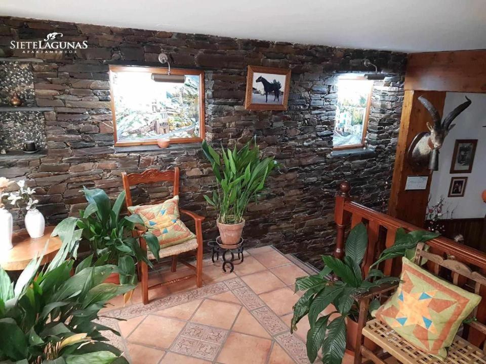 Apartamentos Siete Lagunas Тревелес Экстерьер фото